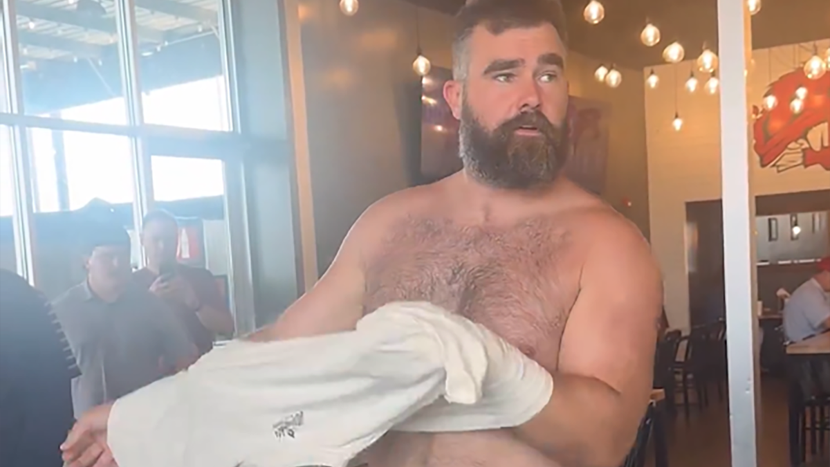 NFL star Jason Kelce stops by Arkansas BBQ restaurant