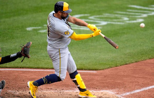 Gary Sánchez pinch hits for 2-run homer in 8th; Brewers rally for 7-5 win, series split with Pirates