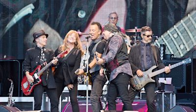 Bruce Springsteen previews Syracuse concert with ‘plans to destroy your city’