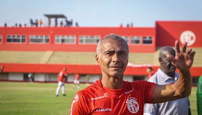 Romário aprova punição, mas defende Gabigol: 'Não fez por desrespeito ao Flamengo' | Flamengo | O Dia