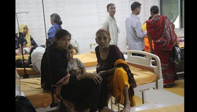 Dozens queue up at hospitals as heatwave scorches Lucknow