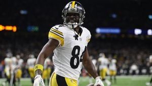 Antonio Brown says Mike Tomlin was a father figure to him