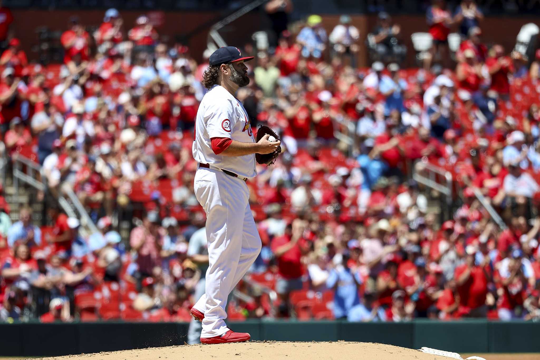 Lynn pitches 6 sparkling innings as the Cardinals blank the Reds 2-0 for a 4-game series split