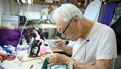 Hong Kong cheongsam master in the mood to retire after 75 years