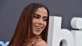 Anitta fala sobre relação da mãe com seu namorado: 'Amizade de milhões'