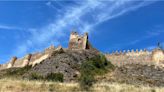 El castillo español construido sobre un impresionante peñasco donde la leyenda dice que apareció el apóstol Santiago