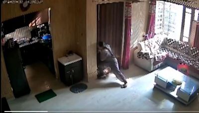 Amritsar news: Woman single-handedly stops robbers trying to enter house, bravery caught on camera | Today News