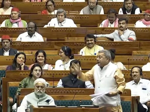 Viral video: TMC MP Kalyan Banerjee's ‘chu-kit-kit’ jibe at BJP's ‘400 paar’ slogan