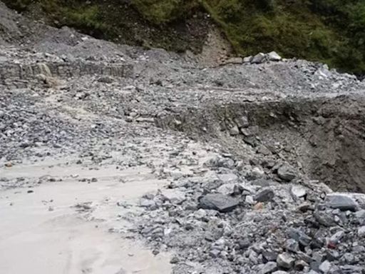 Uttarakhand: Vehicular movement halted at Badrinath National Highway due to falling debris
