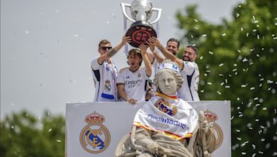 Real Madrid recibió el trofeo de campeón de La Liga y así inició con las celebraciones