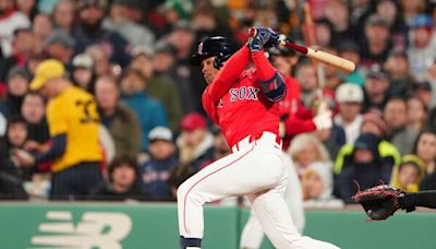WATCH: Bizarre Inning Puts the Red Sox Ahead
