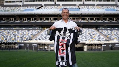 Cafu, o Capitão do Penta, é recebido com honras na Arena MRV