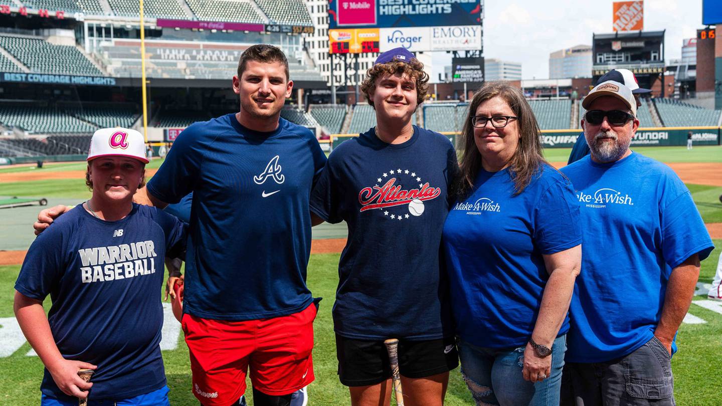 Atlanta Braves players make leukemia survivor’s wish come true