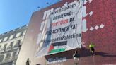 La Acampada de Madrid por Palestina despliega una pancarta en Puerta del Sol: "Universidades y Gobierno, ruptura de relaciones ya"