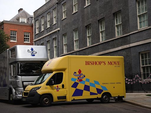 Removal vans spotted outside No 10 as Rishi Sunak ousted by Labour