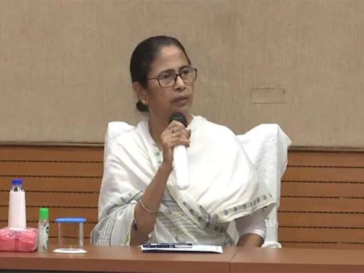 West Bengal CM Mamata Banerjee holds meeting to address flood situation in North Bengal - Times of India