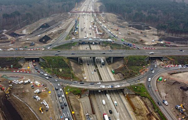 M25 closure – live: Motorway shuts as drivers warned of delays and 19-mile diversion