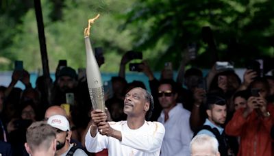 Snoop Dogg portó la antorcha olímpica en Saint-Denis previo a la ceremonia de inauguración