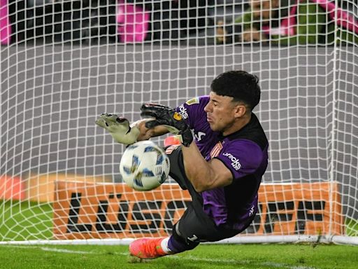 De jugar en la Primera C a atajar dos penales y ser el verdugo de Boca: la historia de Matías Mansilla, el héroe de Estudiantes