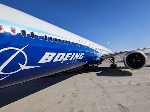 Boeing boss's $33m pay package approved