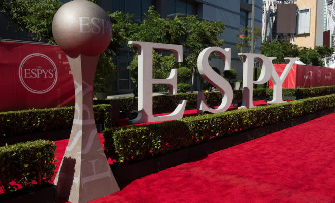 Serena Williams Hosts the ESPYs, Felicity Huffman Visits ‘Criminal Minds,’ Martin Freeman’s Award...