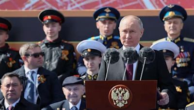 Leopard, Bradleys und Marder: Putin prahlt am Tag des Sieges mit westlicher Kriegsbeute