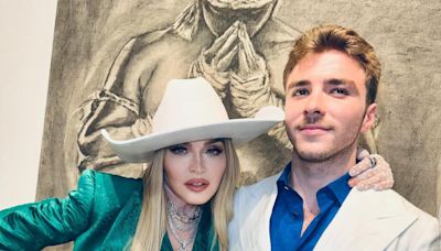 Madonna acapara todas las miradas en la nueva exposición de su hijo Rocco