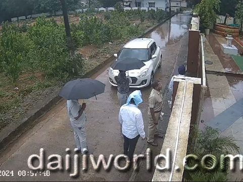 Kundapur: Strangers in two cars foiled by CCTV alert, possible dacoity averted