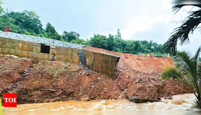 Walls collapse in Ponda, residents blame PWD work | Goa News - Times of India
