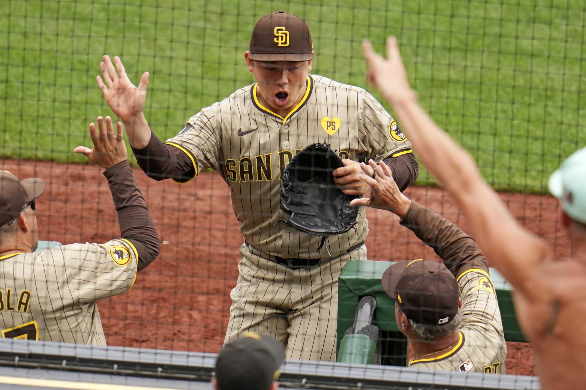 Luis Arráez caps 3-run 9th with RBI double, Padres rally for 7-6 win and series sweep of Pirates