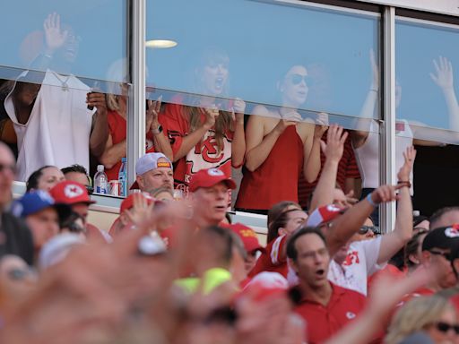 Taylor Swift Sips From ‘87’ Cup, Fans Herself Off During Travis Kelce’s Intro at Chiefs Game