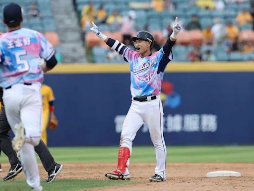 中職》富邦悍將突破僵局免戰術奪勝 王正棠母親節敲生涯首支再見安直呼特別