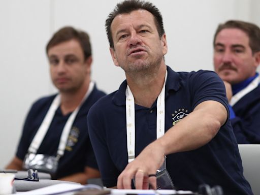 Dunga condena 'cópia' do futebol da Europa no Brasil: 'Talento joga em qualquer época' | Estadão