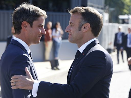 French PM poised to take caretaker role in deadlocked France