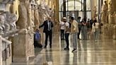 Alarma en los Museos Vaticanos: un turista pidió ver al Papa, le dijeron que no y tiró al piso dos bustos de mármol