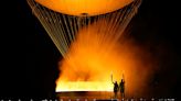 Juegos Olímpicos París 2024: los cracks mundiales que llevaron la llama y las dos figuras que encendieron un pebetero “aerostático”