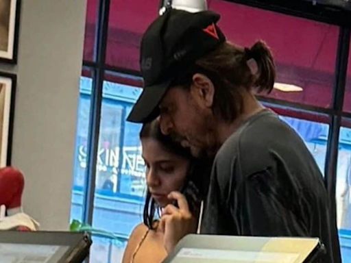 Shah Rukh Khan, Suhana Khan Spend Quality Time In New York, Enjoy Shopping Spree In UNSEEN Photo - News18