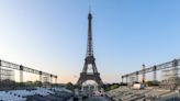 La Torre Eiffel exhibe los 5 aros olímpicos