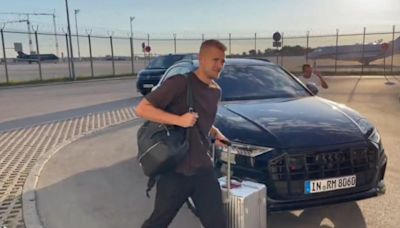 Matthijs de Ligt speaks out as he travels to complete Man Utd transfer