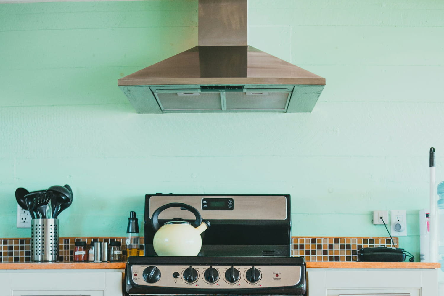 Cleaning Your Range Hood: How to Effectively Remove Sticky Grease