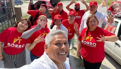 Candidato del PT se puso a cantarle a las madres en pleno debate por Apodaca, Nuevo León