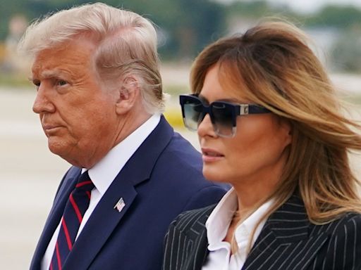 Melania Trump Impresiona en la Graduación de Barron: Descubre las Marcas el precio de su look