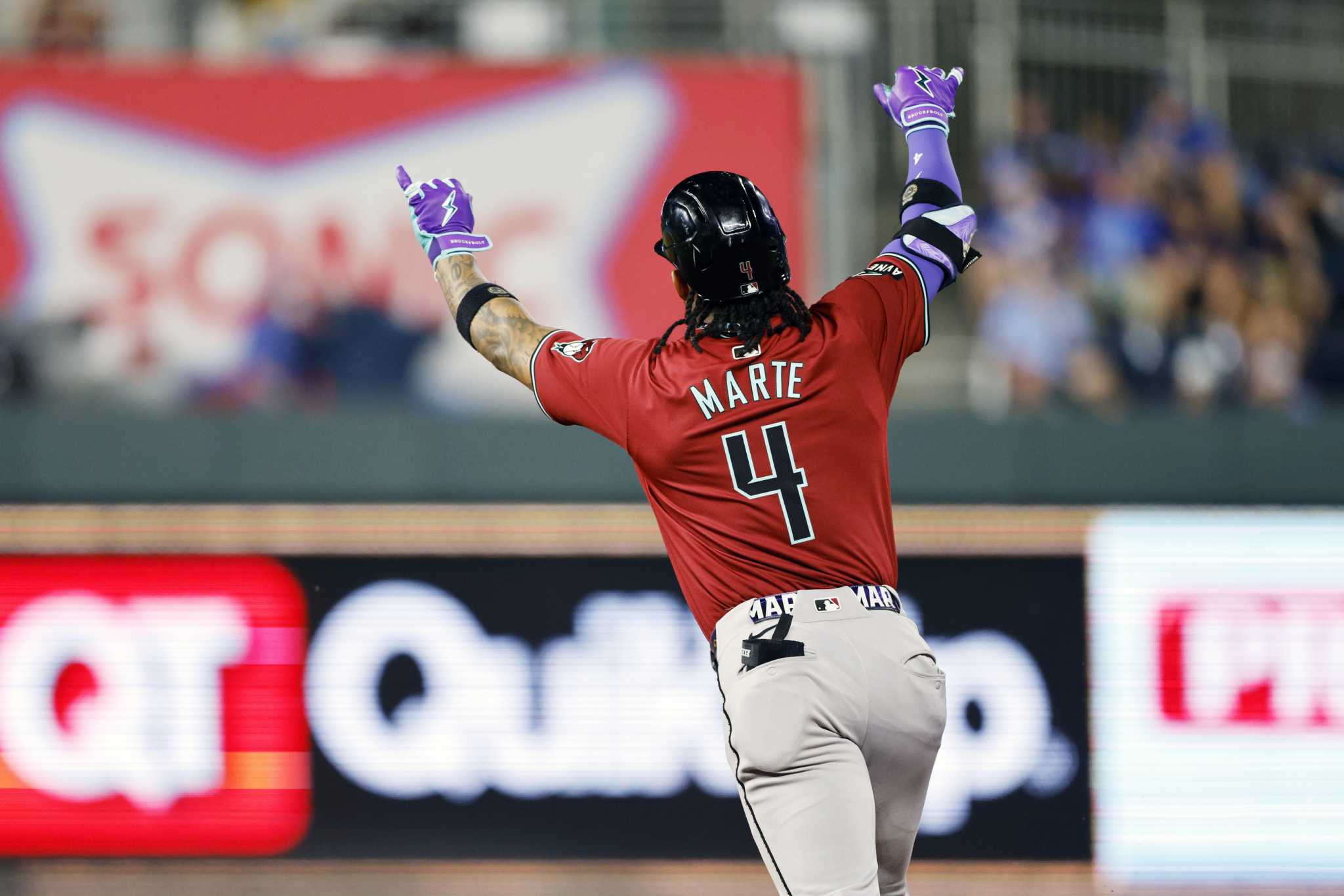 Gabriel Moreno hits go-ahead double in 5-run 9th inning, the Diamondbacks beat the Royals 8-6