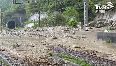 花蓮大雨釀土石流！台鐵「和仁-崇德」雙向中斷 公路也不通│TVBS新聞網