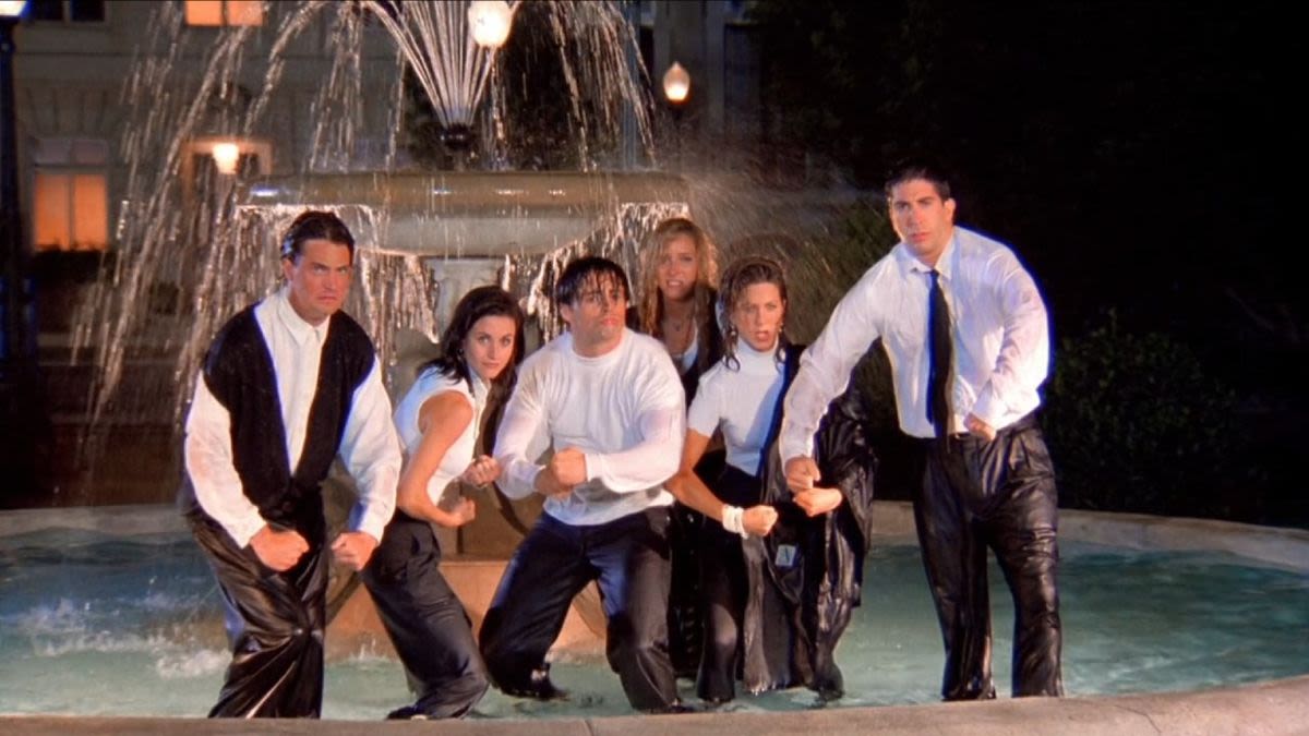 ...Remember A Time I Wasn’t In A Fountain.’ Lisa Kudrow Remembers Filming Friends’ Iconic Opening Scene, ...