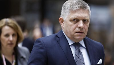 Eslovaquia: acusado de intento de asesinato el hombre que disparó al premier; Fico está “estable, pero muy grave”