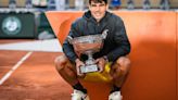 Ayuso y Almeida felicitan a Alcaraz por su primer Roland Garros