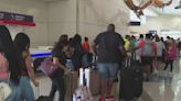 "Se siente mucho estrés": viajeros varados en el aeropuerto DFW