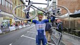 El belga Axel van den Broek gana en Moreda en la Vuelta Montaña Central en la que se miden los mejores junior del mundo