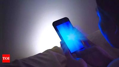 Blue light from your phone can harm your skin, explains dermatologist - Times of India
